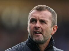 Šéf Charlton Athletic šokuje Wrexham po „cirkusovej“ hádke Šéf Charltonu Nathan Jones