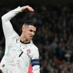 Cristiano Ronaldo z Portugalska reaguje na zápas kvalifikácie MS 2026 medzi Írskou republikou a Portugalskom na štadióne Aviva.