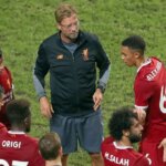 Jurgen Klopp Manažér Liverpoolu hovorí so svojimi hráčmi počas zápasu Premier League Asia Trophy medzi Liverpool FC a Leicester City FC na Hong Kong Stadium 22. júla 2017 v Hong Kongu, Hong Kong.