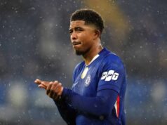 Šéfovia Chelsea zorganizovali stretnutie s Wesleym Fofanom po najnovšom jazdnom prehrešku obrancu Wesley Fofana v akcii za Chelsea