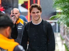 Seniorskí jazdci F1 sa zišli okolo Oscara Piastriho a zaútočili na FIA po tom, čo hviezda Austrálčanov utrpela nočnú moru v prenasledovaní majstrovstiev sveta Viacerí starší piloti Formuly 1 vyzvali na naliehavé stretnutie s FIA po tom, ako Oscar Piastri (na obrázku) dostal počas Veľkej ceny Brazílie trest, ktorý označili za „neprijateľný“.