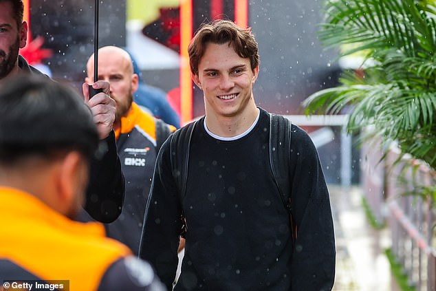 Seniorskí jazdci F1 sa zišli okolo Oscara Piastriho a zaútočili Viacerí starší piloti Formuly 1 vyzvali na naliehavé stretnutie s FIA po tom, ako Oscar Piastri (na obrázku) dostal počas Veľkej ceny Brazílie trest, ktorý označili za „neprijateľný“.