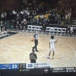 Celá lavička Západnej Virgínie bola vyhodená, keď sa v ich hre s Dukom strhla potýčka