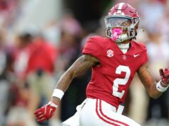 Shannon Sharpe ide spálenou zemou na zápasy hviezd z Alabamy, pomazal Jeremiáša Smitha ako lepšieho WR logo pochodového šialenstva