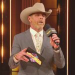 Shawn Michaels gratuluje prekvapivým novým šampiónom