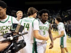 Short-handed Oregon sleduje lepší výkon v porovnaní s Rice Syndikácia: Strážca registra