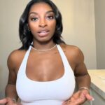 Simone Bilesová začala hovoriť o svojej práci s prsiami po tom, čo sa v júni dostala pod nôž