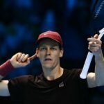 Sinner porazil Alcaraz a obhájil korunu ATP Finals