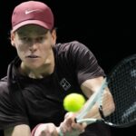 Sinner sa dostal do finále Paris Masters, uzatvára sa na 1. mieste