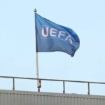 Školy v Spojenom kráľovstve sa zatvoria z dôvodu „vysokého rizika“, keďže pred stretom v Európskej lige bolo nasadených 700 policajtov