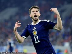 Škótsko trpí, ale je to Bielorusko, ktoré má zachrániť, aby pripravilo súboj v Hampdene s Dánmi Ryan Christie oslavuje druhý gól Škótska v Grécku