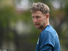 Skvelý austrálsky kriket tvrdí, že Joe Root bude pre Anglicko „totálnym ZLYHANÍM“, pretože vynesie odsúdeniahodný verdikt o tom, prečo hviezdny pálkar neskončí so svojím popolom. Bývalý austrálsky rýchly nadhadzovač Rodney Hogg tvrdil, že Joe Root (na obrázku) bude počas tohtoročnej letnej série Ashes „úplným Zlyhaním“.