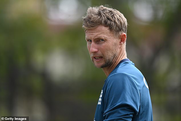 Skvelý austrálsky kriket tvrdí, že Joe Root bude pre Anglicko Bývalý austrálsky rýchly nadhadzovač Rodney Hogg tvrdil, že Joe Root (na obrázku) bude počas tohtoročnej letnej série Ashes „úplným Zlyhaním“.