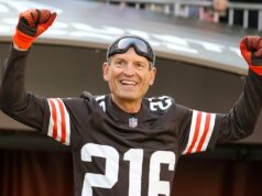 Skvelý hráč NFL Bernie Kosar sa po transplantácii pečene cíti ako „chodiaci zázrak“. Skvelý hráč NFL Bernie Kosar sa po transplantácii pečene cíti ako „chodiaci zázrak“.