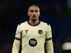 Sledujte: Raphinha prinútil utešiť Hansiho Flicka, keď šéf Barcelony vyzerá skľúčene po víťazstve nad Alavésom Sledujte: Raphinha prinútil utešiť Hansiho Flicka, keď šéf Barcelony vyzerá skľúčene po víťazstve nad Alavésom