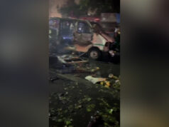 Smrtiaci výbuch prerazil upchatú ulicu neďaleko Červenej pevnosti v Naí Dillí | Konflikt Smrtiaci výbuch prerazil upchatú ulicu neďaleko Červenej pevnosti v Naí Dillí | Konflikt