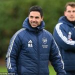 Arteta bude vedieť, že túto sezónu musí vyhrať trofej, tvrdí bývalý obranca Arsenalu Campbell