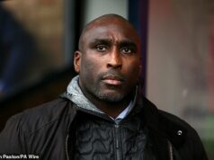 Sol Campbell tvrdí, že fanúšikovia majú „amnéziu“ o jeho futbalovej kariére – a pamätajú si ho len kvôli neslávne známemu prestupu z Tottenhamu do Arsenalu Sol Campbell verí, že fanúšikovia majú 'amnéziu', pokiaľ ide o jeho futbalovú kariéru, a pamätajú si ho len pre ,,našúchané perie“