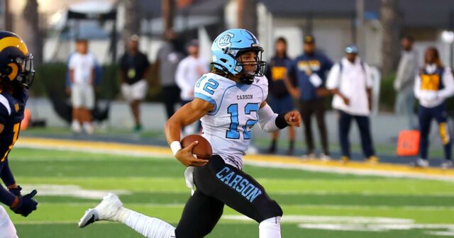 Špičkoví futbalisti zo strednej školy v Southlande Špičkoví futbalisti zo strednej školy v Southlande