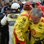 Kyle Busch z Joe Gibbs Racing po súboji s Joeym Loganom z tímu Penske 12. marca 2017 v Las Vegas. Zdroj: Getty