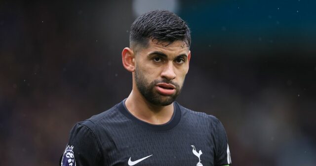 Správanie Cristiana Romera voči hviezdam Tottenhamu podporilo, keď pár Arsenalu Cristian Romero sa pozerá