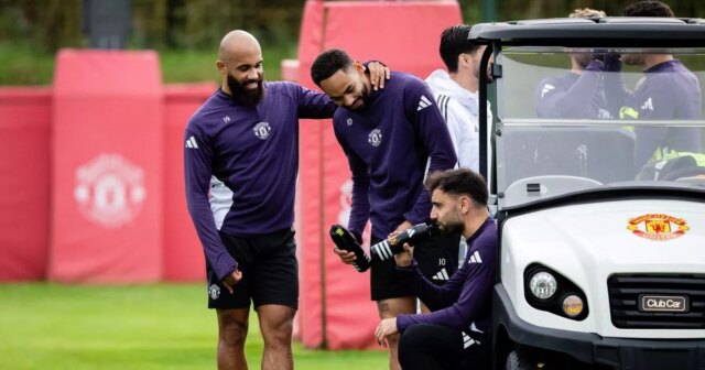 Hráči Man Utd začínajú trénovať skoro a zostávajú neskôr od otvorenia nového centra