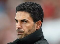 Správy Arsenalu: Bukayo Saka hovorí, keď riaditeľ futbalu reaguje na klebety o prestupoch Prizerá to šéf Arsenalu Mikel Arteta