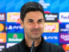 Správy Arsenalu: Gunners prenasledujúci cieľ Man Utd, ako odhalili kritické rozhovory Mikela Artetu Mikel Arteta gestikuluje na svojich hráčov