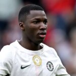 Moises Caicedo reaguje