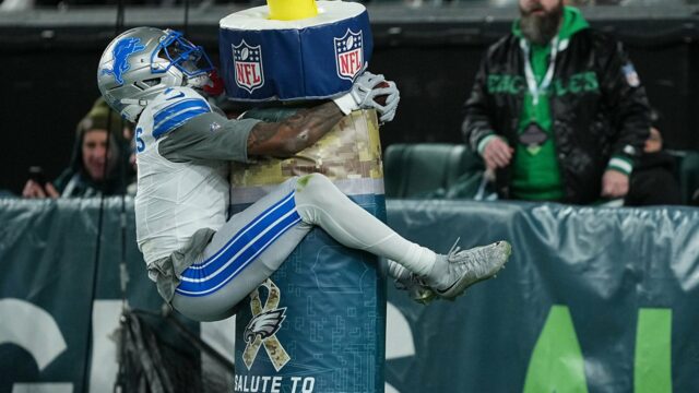 Správy NFL: Fanúšikovia reagujú na oslavu Lions' Jameson Williams Správy NFL: Fanúšikovia reagujú na oslavu Lions' Jameson Williams