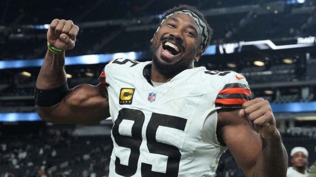 Správy NFL: Myles Garrett z Browns sleduje jednosezónny rekord v sakoch
