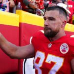 Správy NFL: Tony Romo roztrhol úradníkov pre výzvu OPI Travisovi Kelcemu