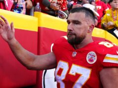 Správy NFL: Tony Romo roztrhol úradníkov pre výzvu OPI Travisovi Kelcemu Správy NFL: Tony Romo roztrhol úradníkov pre výzvu OPI Travisovi Kelcemu