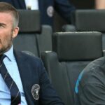 Spolumajiteľ Interu Miami David Beckham si počas zápasu pravidelnej sezóny MLS medzi Interom Miami CF a Nashville SC pochutí na svojom BEEUP Fruit Snacks spolu so svojím synom Romeom Jamesom Beckhamom.