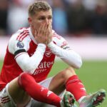 LONDÝN, ANGLICKO - 4. OKTÓBRA: Martin Odegaard z Arsenalu utrpel zranenie počas zápasu Premier League medzi Arsenalom a West Hamom United na Emirates Stadium 4. októbra 2025 v Londýne v Anglicku. (Foto: Rob Newell – CameraSport cez Getty Images)