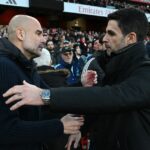 Pep Guardiola sa objíma s Mikelom Artetom