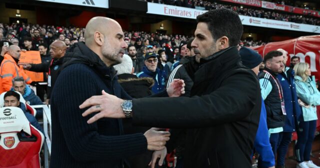 Pep Guardiola sa objíma s Mikelom Artetom