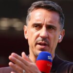 Viktor Gyokeres z Arsenalu sleduje zápas Premier League medzi Burnley a Arsenalom na Turf Moor 1. novembra 2025 v Burnley v Anglicku.