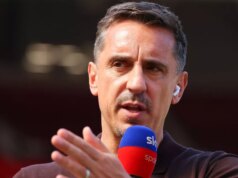 Správy z Arsenalu: Neville pomenoval jednu vec, ktorá by mohla zničiť titul, ako povedal Gyokeres Viktor Gyokeres z Arsenalu sleduje zápas Premier League medzi Burnley a Arsenalom na Turf Moor 1. novembra 2025 v Burnley v Anglicku.