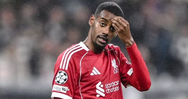 Alexander Isak sa pozerá