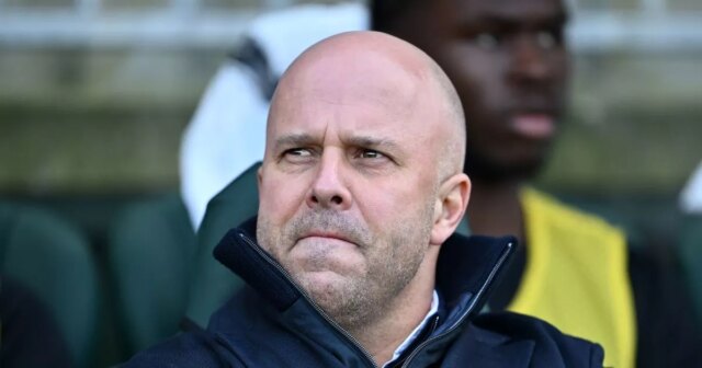 Arne Slot z Liverpoolu bojuje o záchranu svojej práce