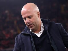 Správy z Liverpoolu: Arne Slot robí „nemožné“ prijatie, keď sa objavia skutočné pocity v šatni Arne Slot, manažér Liverpoolu, sa pozerá pred fázou MD5 zápasu Ligy majstrov UEFA 2025/26 medzi Liverpool FC a PSV Eindhoven na Anfielde 26. novembra 2025 v Liverpoole v Anglicku.