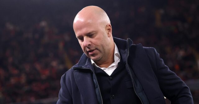 Správy z Liverpoolu: Arne Slot robí „nemožné“ prijatie, keď sa Arne Slot, manažér Liverpoolu, sa pozerá pred fázou MD5 zápasu Ligy majstrov UEFA 2025/26 medzi Liverpool FC a PSV Eindhoven na Anfielde 26. novembra 2025 v Liverpoole v Anglicku.