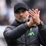 Manažér Liverpoolu Arne Slot nedokázal zastaviť ich zostup v tabuľke