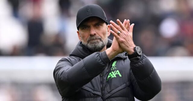 Manažér Liverpoolu Arne Slot nedokázal zastaviť ich zostup v tabuľke