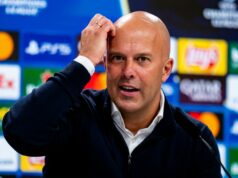 Správy z Liverpoolu: Arne Slot upustil od hlavného prestupového náznaku, keď sa objavila aktualizácia Harveyho Elliotta Tréner Liverpoolu Arne Slot sa zúčastňuje tlačovej konferencie