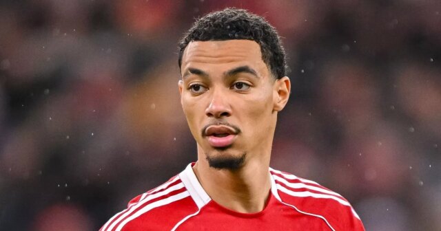 Správy z Liverpoolu: Hugo Ekitike dostane dopyt ako agent hviezdy Arne Slot chce vidieť viac z jednej letnej posily v Liverpoole