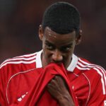 Alexander Isak vyzerá skľúčene