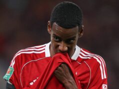 Správy z Liverpoolu: Obavy Alexandra Isaka rastú, keď Jamie Carragher hovorí: „Hovoril som ti to“ Alexander Isak vyzerá skľúčene