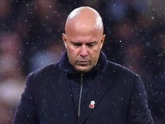 Správy z Liverpoolu: Slot dostal vážny termín, keďže sa objavili obavy Isaka a Wirtza Arne Slot sklopí zrak